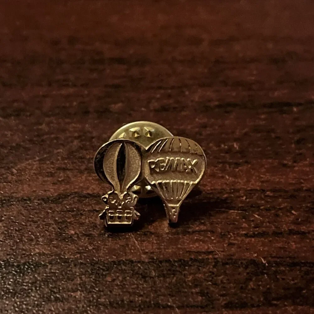 Remax Realty Company Hot Air Balloon Gold-Tone Lapel‎ Hat Pin